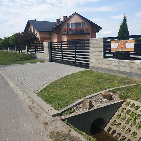 Aris Pokoje Goscinne Wojnicz Exterior foto