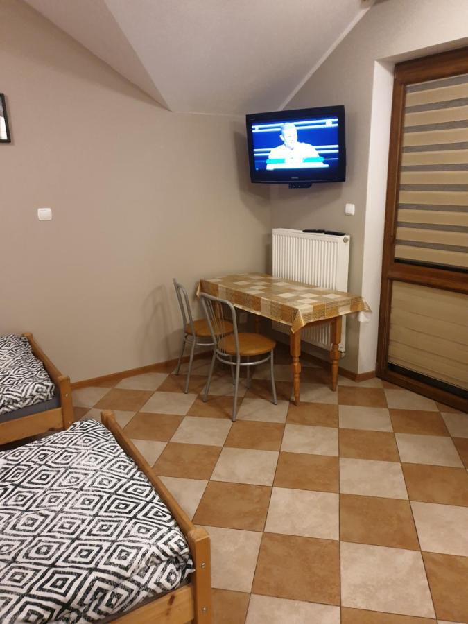 Aris Pokoje Goscinne Wojnicz Exterior foto